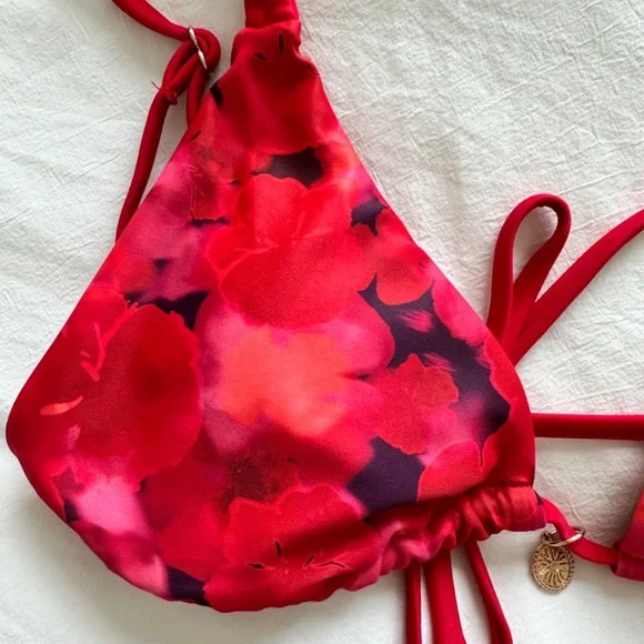 Bikini - Picture 2 of 5